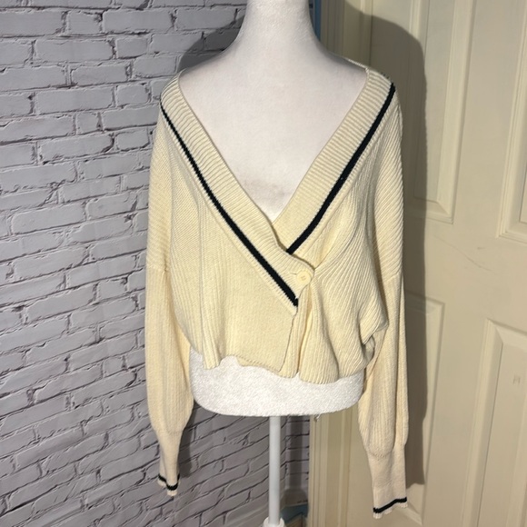 Oak + Fort Cropped Academy style Sweater - Picture 3 of 8